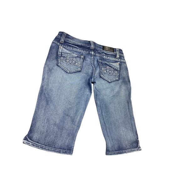 Women Denim Bling Thick Stitch Bermuda Walking Jean SHORTS Size Medium - Picture 1 of 3